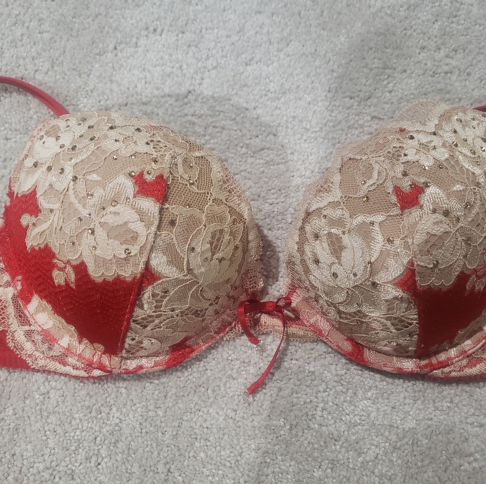 Victoria secret bras - Picture 3 of 4